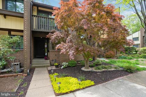 2140 Glencourse Ln, Reston, VA 20191 photo 1