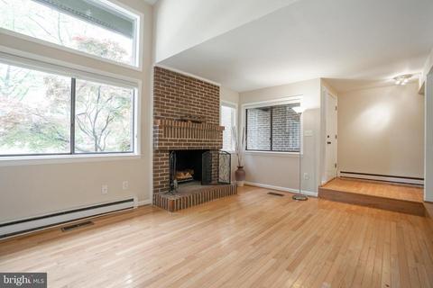 2140 Glencourse Ln, Reston, VA 20191 photo 4