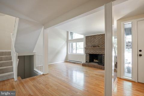 2140 Glencourse Ln, Reston, VA 20191 photo 3