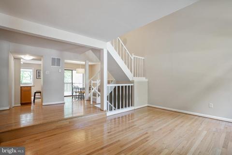 2140 Glencourse Ln, Reston, VA 20191 photo 2