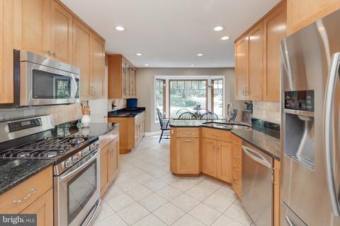 2422 Silver Fox Ln, Reston, VA 20191 photo 10