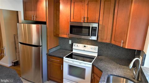 2008 Golf Course Dr, Reston, VA 20191 photo 5