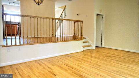 2008 Golf Course Dr, Reston, VA 20191 photo 10