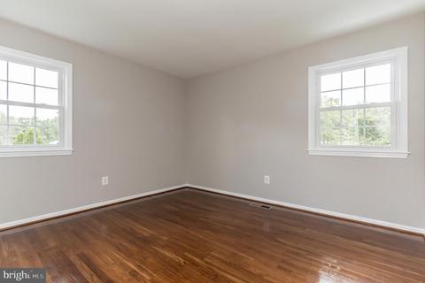 1729 Burning Tree Dr, Vienna, VA 22182 photo 17