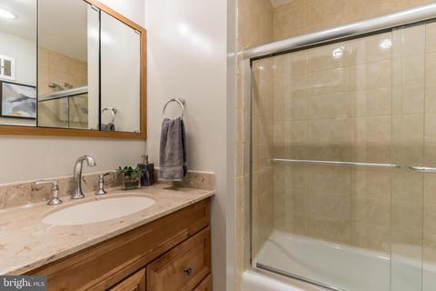 1729 Burning Tree Dr, Vienna, VA 22182 photo 19