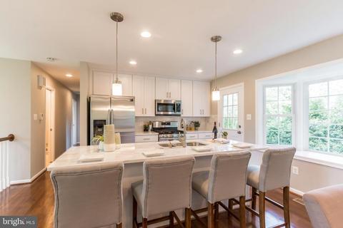 1729 Burning Tree Dr, Vienna, VA 22182 photo 4
