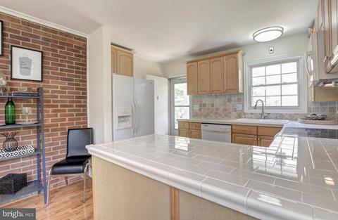 7605 Dunston St, Springfield, VA 22151 photo 8