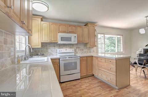 7605 Dunston St, Springfield, VA 22151 photo 9