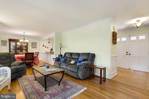 6926 Sydenstricker Rd, Springfield, VA 22152 photo 17