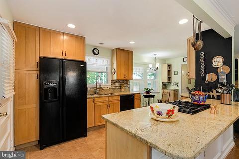 6926 Sydenstricker Rd, Springfield, VA 22152 photo 24
