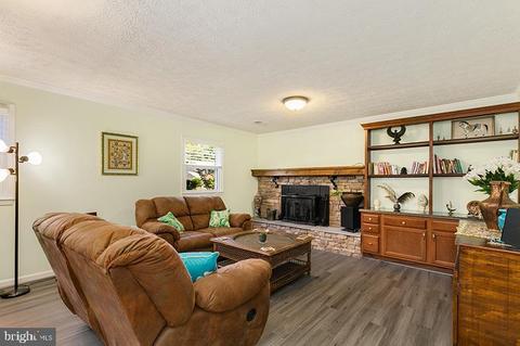 6926 Sydenstricker Rd, Springfield, VA 22152 photo 9