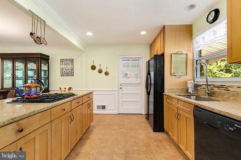 6926 Sydenstricker Rd, Springfield, VA 22152 photo 28