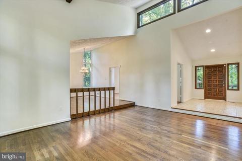 7917 Old Falls Rd, Mclean, VA 22102 photo 9