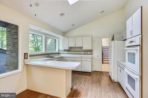 7917 Old Falls Rd, Mclean, VA 22102 photo 8