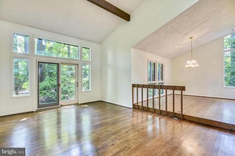 7917 Old Falls Rd, Mclean, VA 22102 photo 5