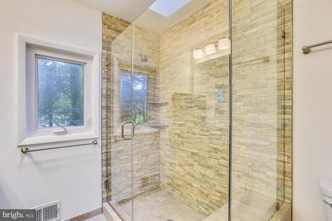 7917 Old Falls Rd, Mclean, VA 22102 photo 3