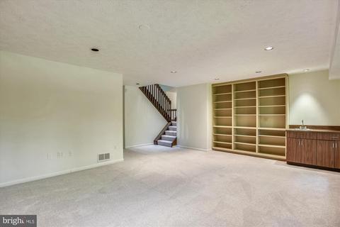 7917 Old Falls Rd, Mclean, VA 22102 photo 13