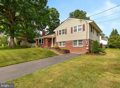 5201 Garner St, Springfield, VA 22151 photo 2