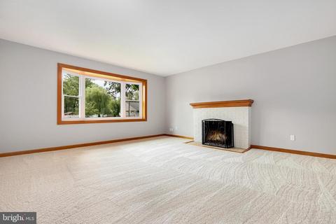 5201 Garner St, Springfield, VA 22151 photo 4