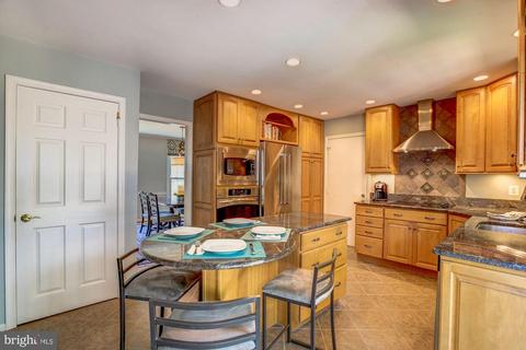 7121 Rolling Forest Ave, Springfield, VA 22152 photo 3
