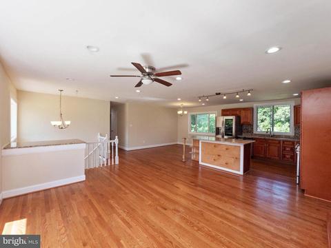 6004 Meriwether Ln, Springfield, VA 22150 photo 3