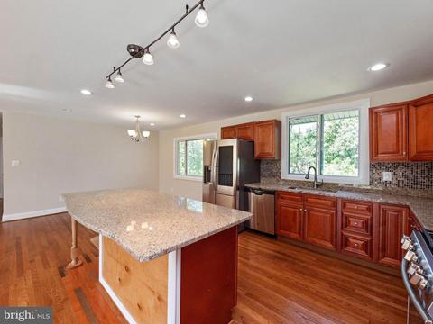 6004 Meriwether Ln, Springfield, VA 22150 photo 4
