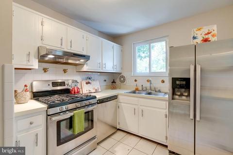 8519 Lancashire Dr, Springfield, VA 22151 photo 13