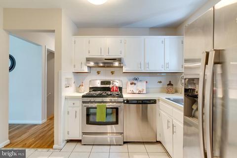 8519 Lancashire Dr, Springfield, VA 22151 photo 11