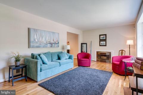 8519 Lancashire Dr, Springfield, VA 22151 photo 3