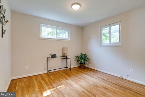 8519 Lancashire Dr, Springfield, VA 22151 photo 15