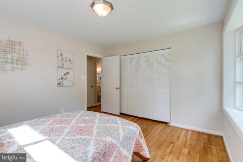 8519 Lancashire Dr, Springfield, VA 22151 photo 17
