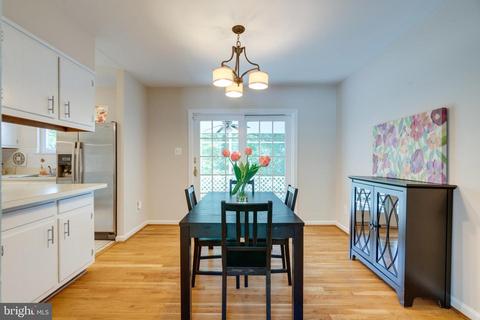 8519 Lancashire Dr, Springfield, VA 22151 photo 7
