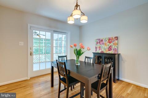 8519 Lancashire Dr, Springfield, VA 22151 photo 9