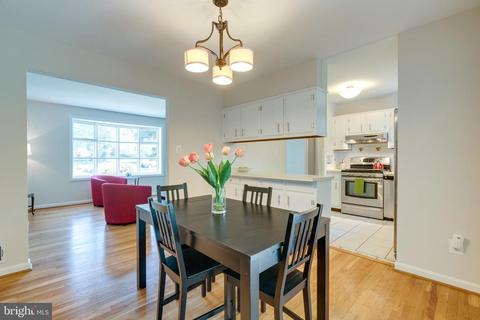 8519 Lancashire Dr, Springfield, VA 22151 photo 10