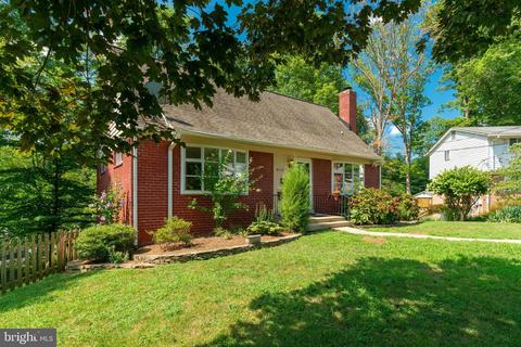 8519 Lancashire Dr, Springfield, VA 22151 photo 2