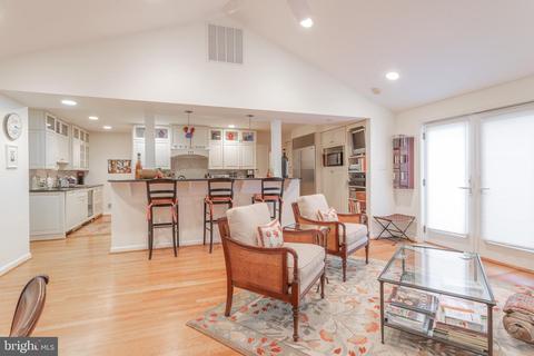 6931 Girard St, Mclean, VA 22101 photo 4