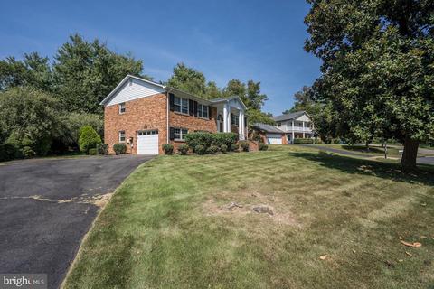8020 Agin Ct, Mclean, VA 22102 photo 3