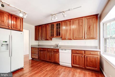 8020 Agin Ct, Mclean, VA 22102 photo 16