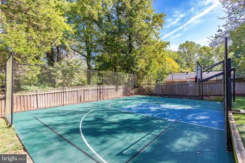 1537 Longfellow St, Mclean, VA 22101 photo 2
