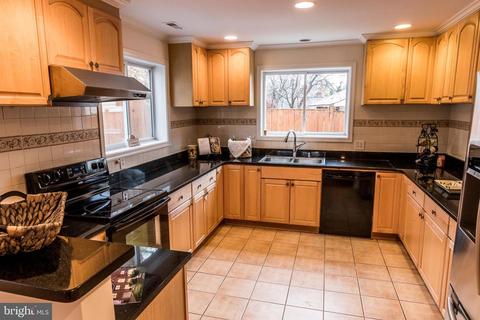 7202 Halifax Pl, Springfield, VA 22150 photo 10