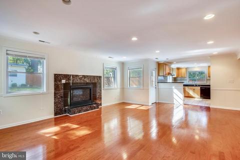 7202 Halifax Pl, Springfield, VA 22150 photo 9