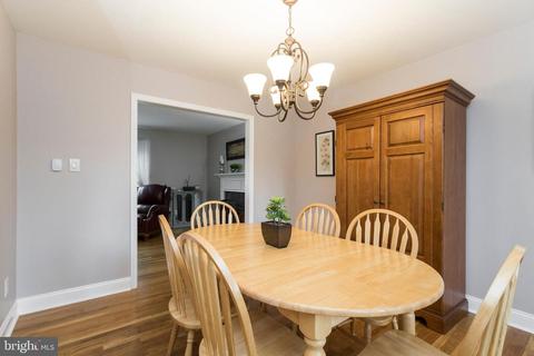 8526 Parliament Dr, Springfield, VA 22151 photo 7