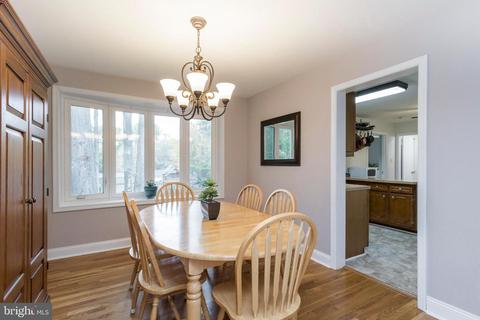 8526 Parliament Dr, Springfield, VA 22151 photo 6