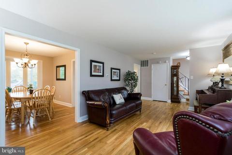 8526 Parliament Dr, Springfield, VA 22151 photo 5