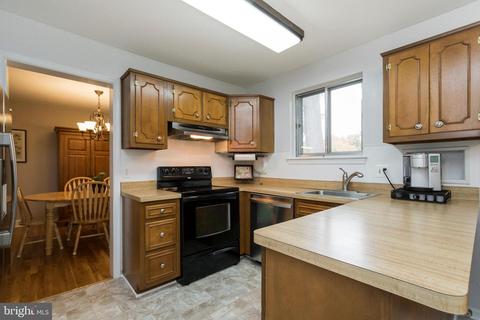 8526 Parliament Dr, Springfield, VA 22151 photo 8