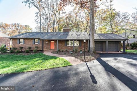 12113 Stirrup Rd, Reston, VA 20191 photo 2