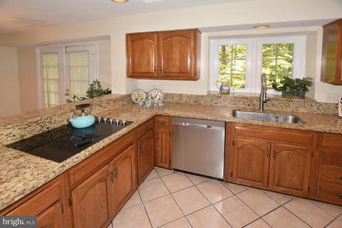 6504 Heather Brook Ct, Mclean, VA 22101 photo 23