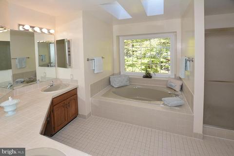 6504 Heather Brook Ct, Mclean, VA 22101 photo 31