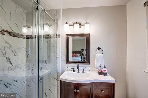 1044 Rector Ln, Mclean, VA 22102 photo 36