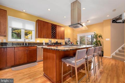 2045 Beacon Pl, Reston, VA 20191 photo 8